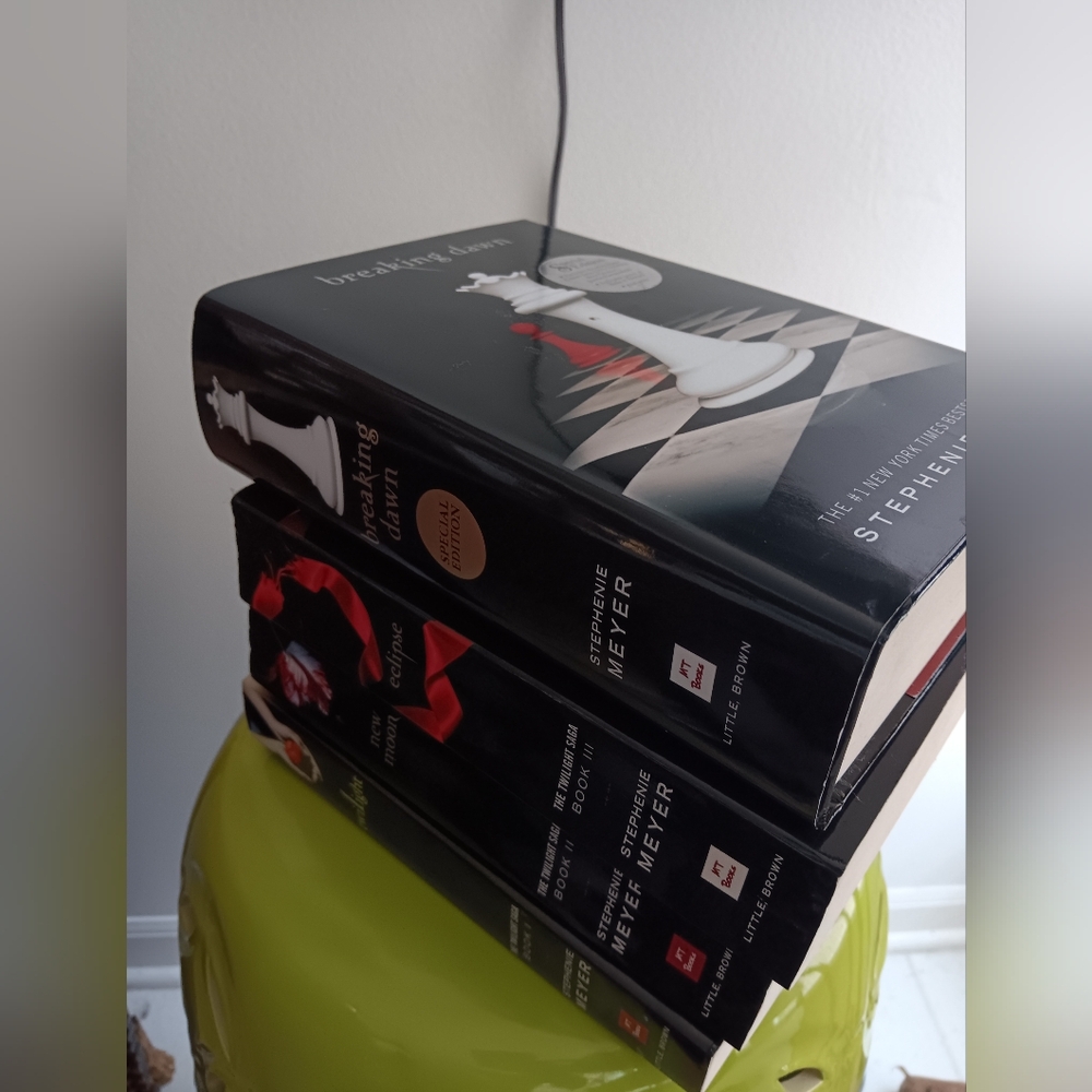 Stephenie Meyer Twilight Saga Hardcover Set 4 Books